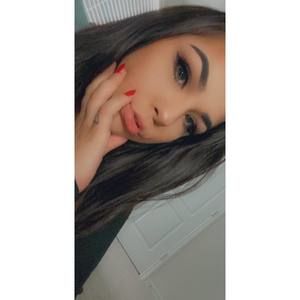 Meet your Posher, Caitlyn